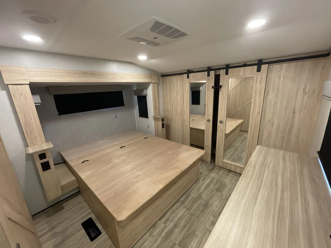 2022 Alliance RV Avenue 32RLS - Photo 2