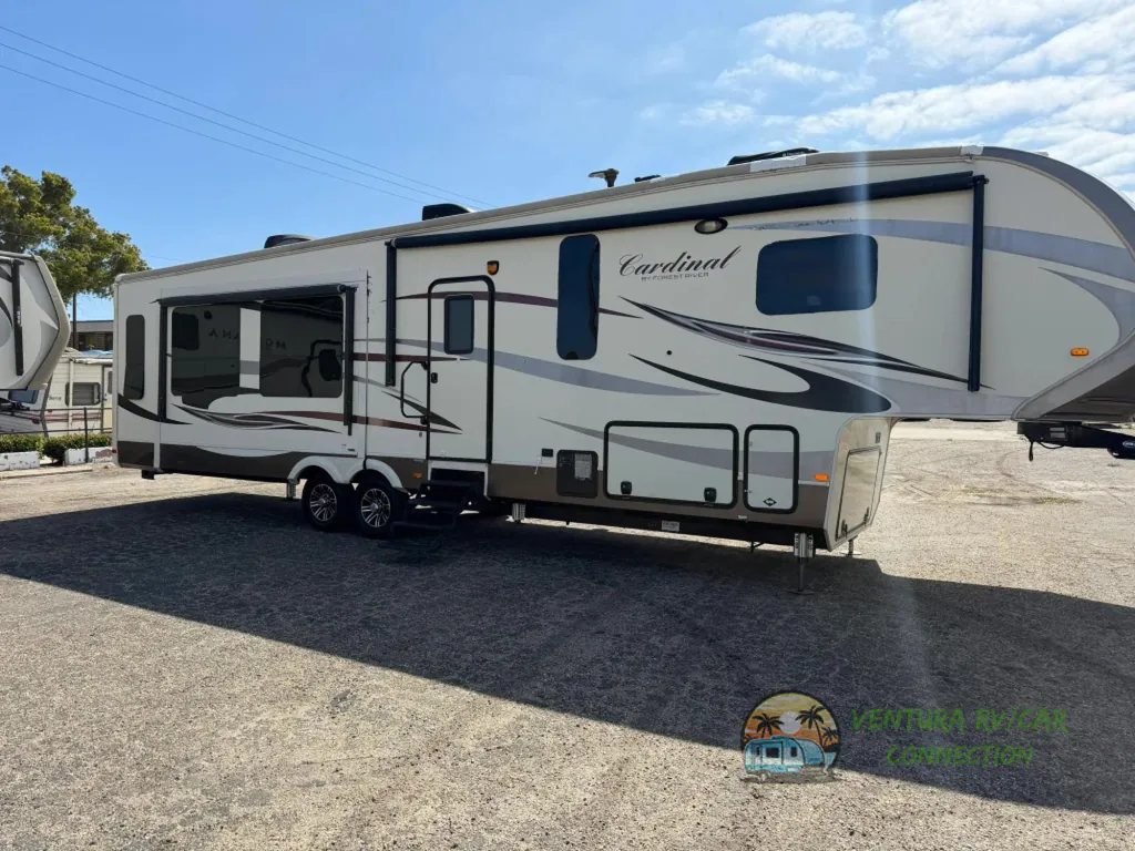 2016 Forest River Cardinal 3455RL, Photos photo 3
