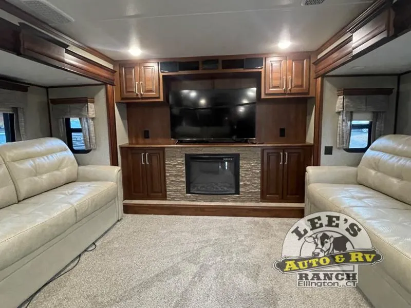 2018 Keystone Alpine 3660FL - Photo 2