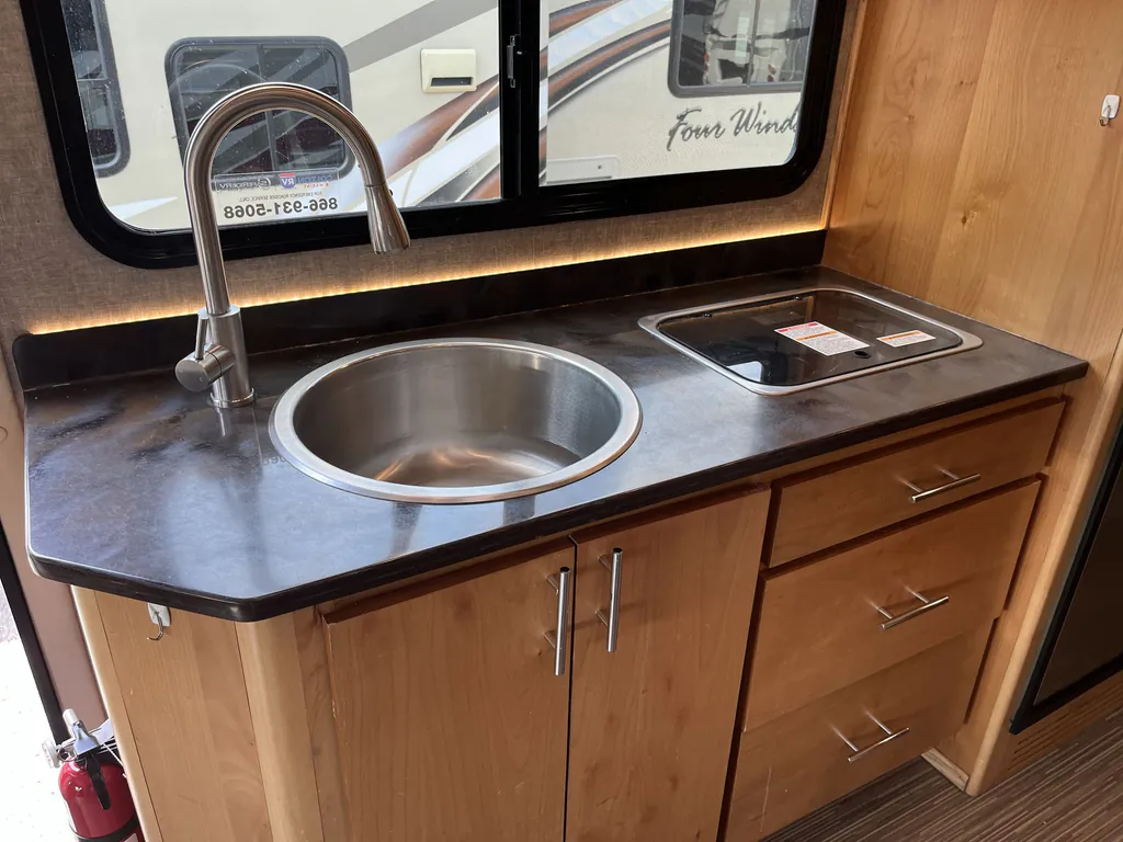 2017 Tiffin Wayfarer 24 QW, Photos photo 12