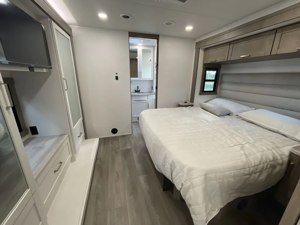 2027 Entegra Coach Vision XL 36C, Photos photo 13