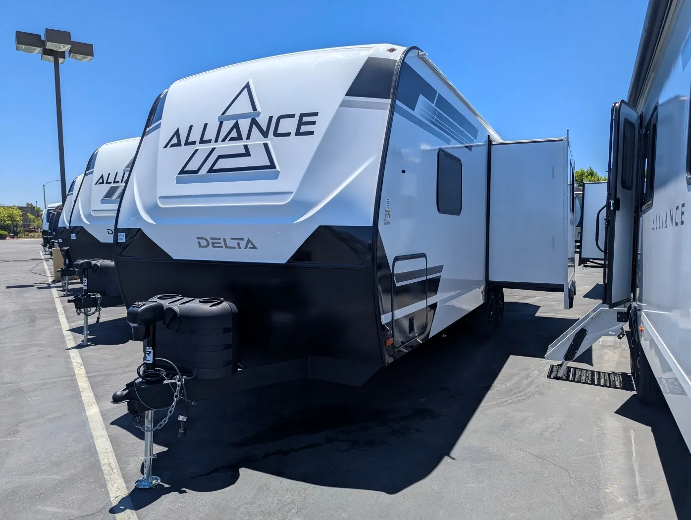 2027 Alliance RV Delta 252RL - Photo 4