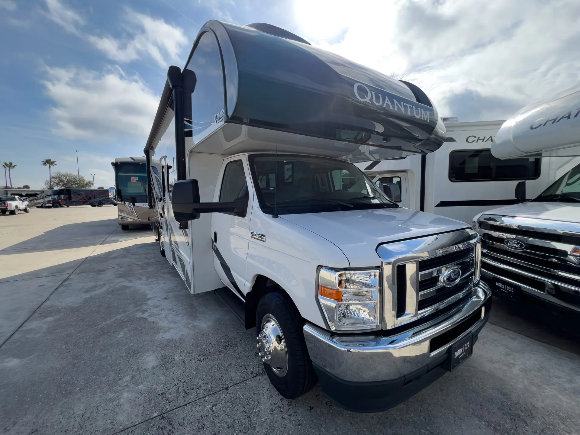 2023 Thor Motor Coach Quantum KW29 dealer photo 1 from La Mesa RV Center