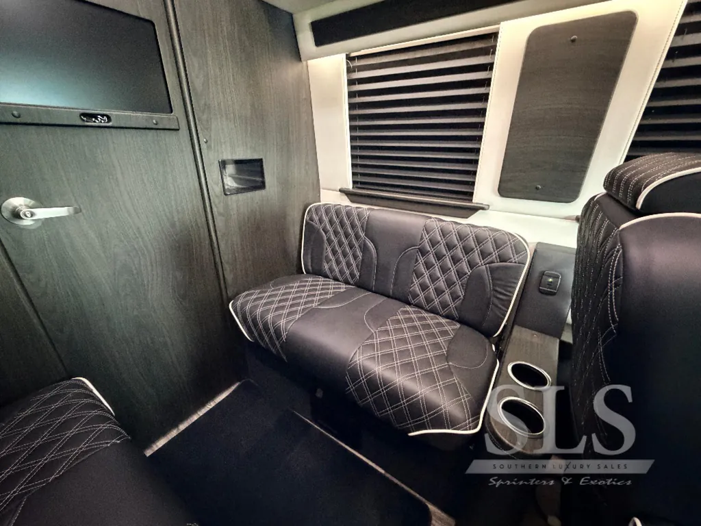 2025 Midwest Automotive Designs Luxe Cruiser D4, Photos photo 32