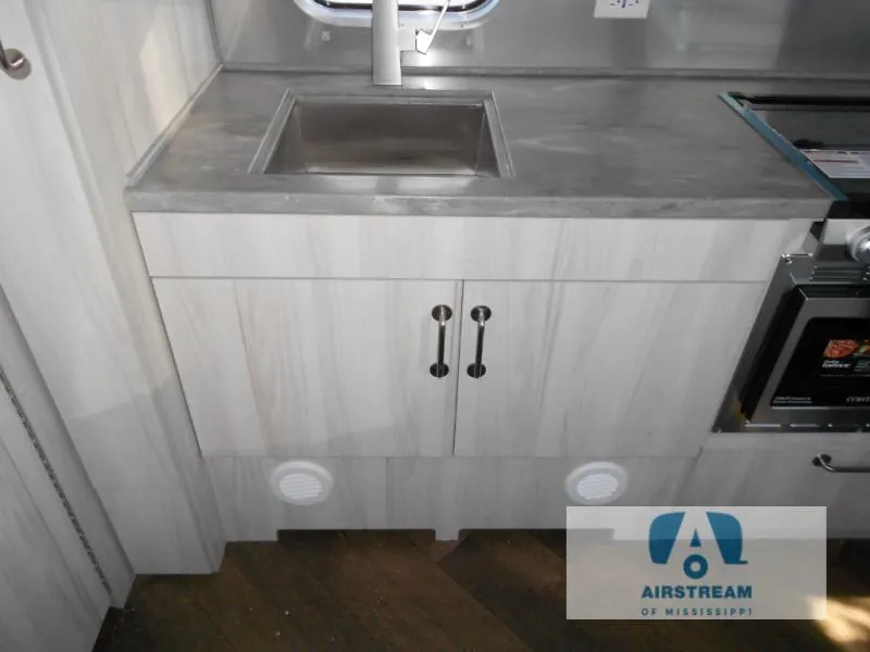 2026 Airstream International 23FB - Photo 3