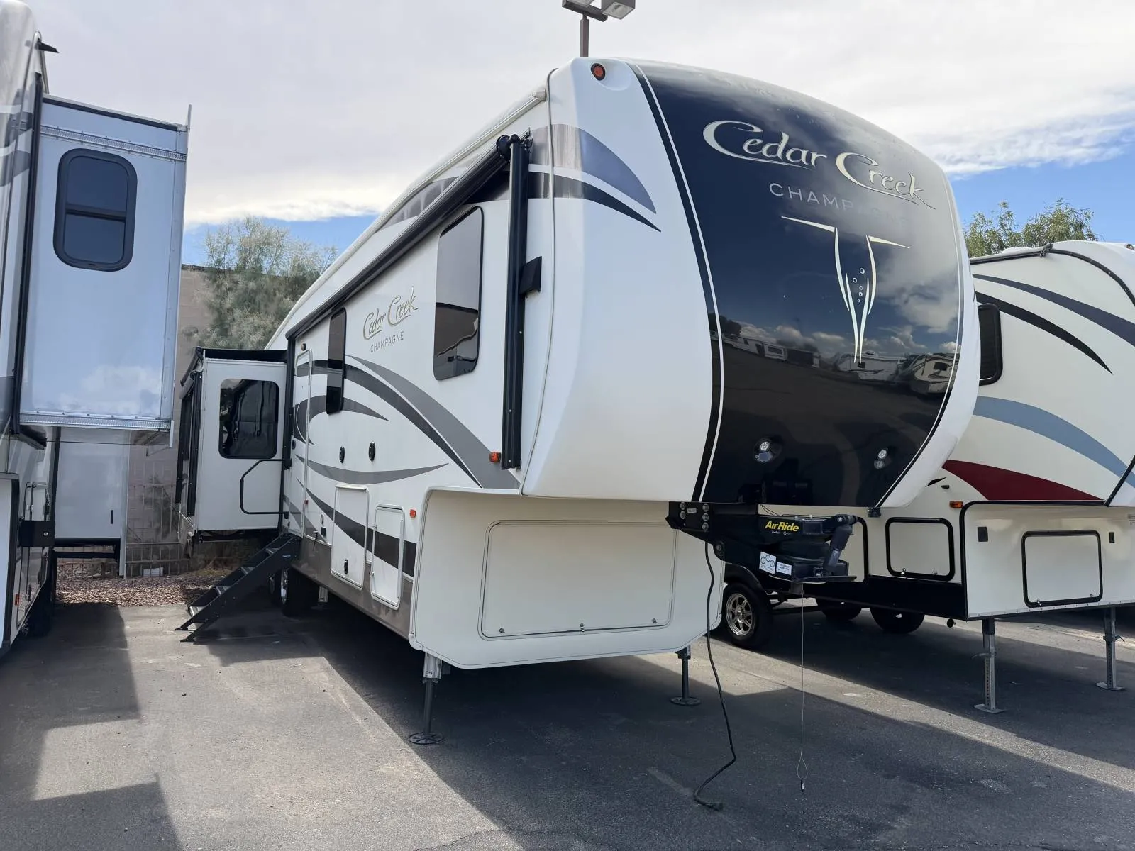 2018 Airstream Flying Cloud 26RB - Photo 3