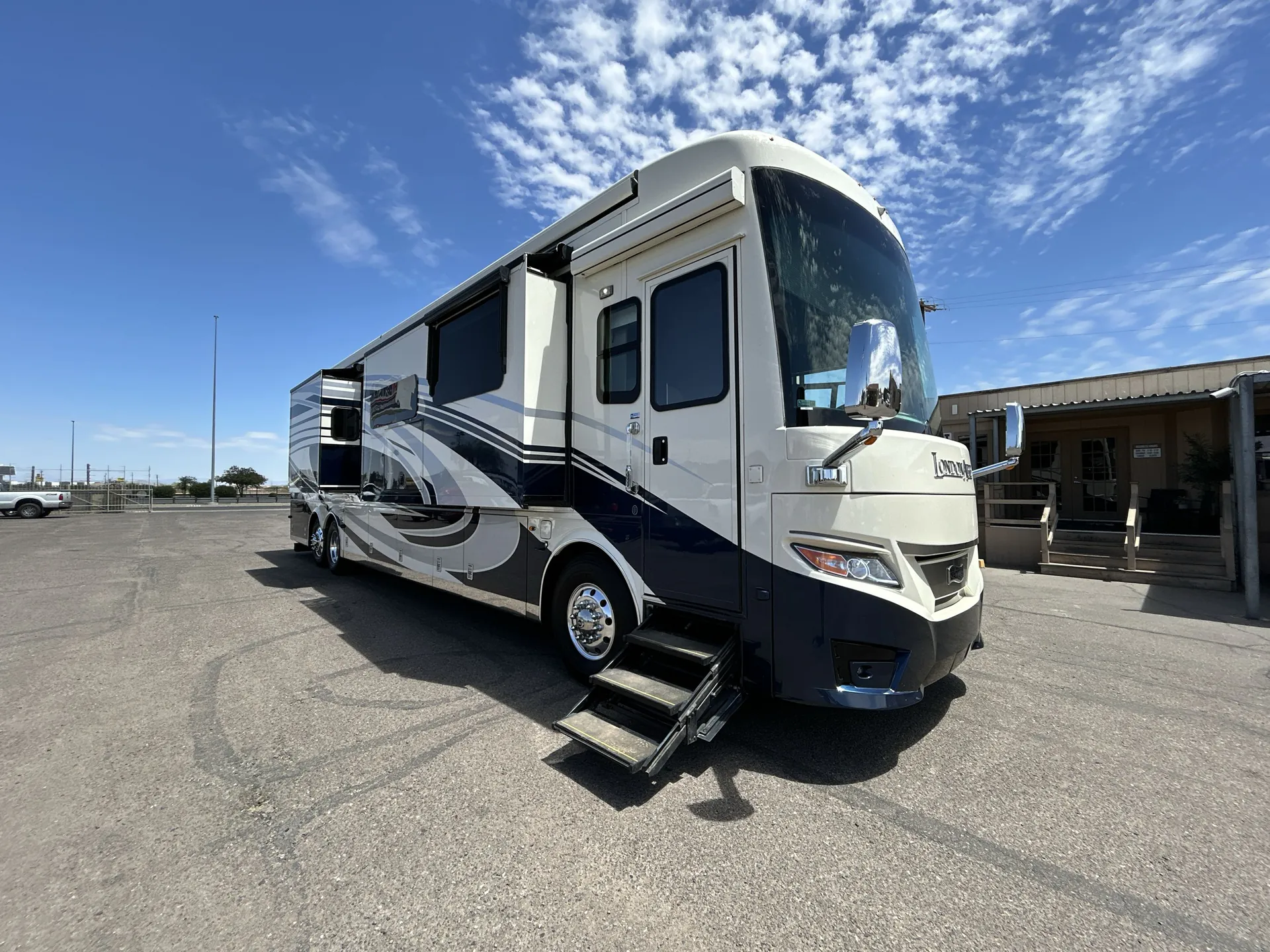 2023 Newmar London Aire 4551 - Photo 2