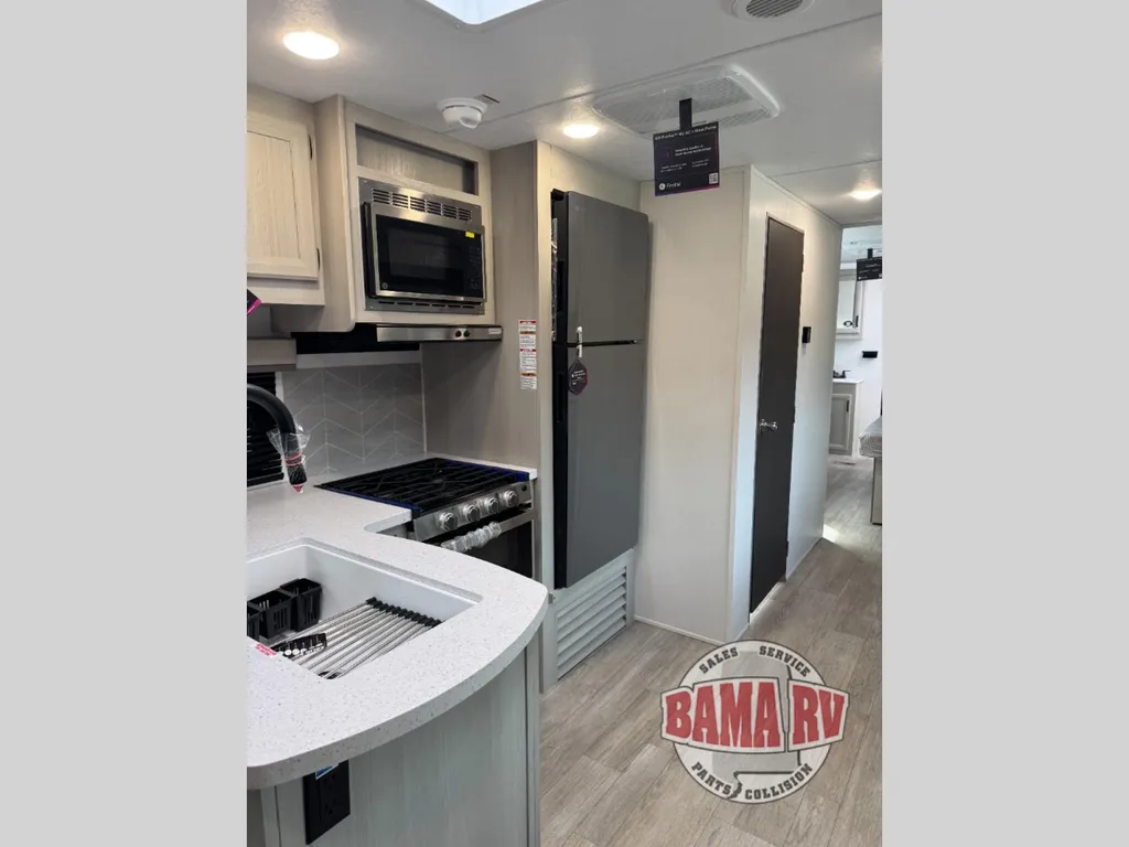 2027 Coachmen Catalina Legacy Edition 333DBDSCK, Photos photo 7