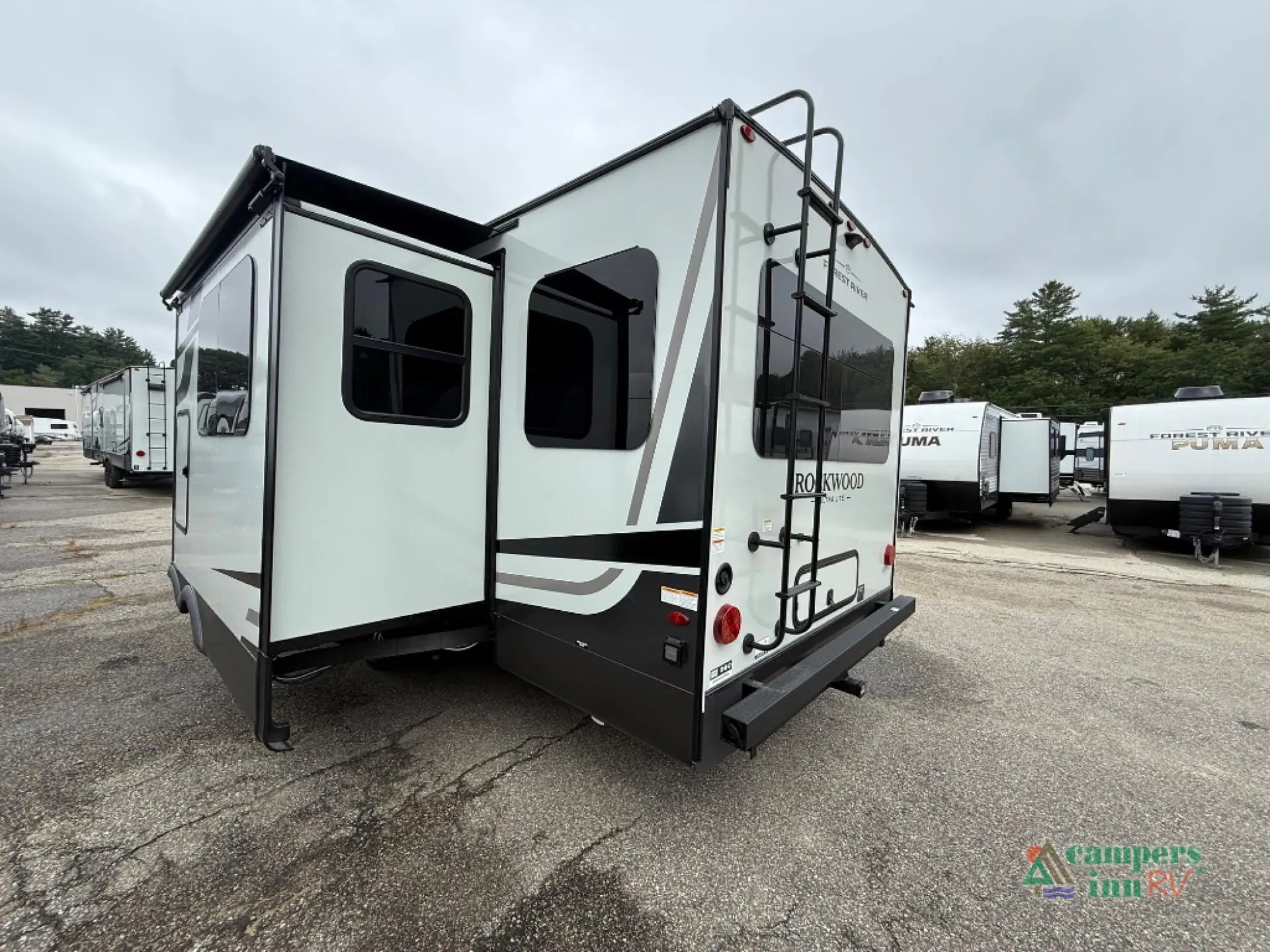 2027 Forest River Rockwood Ultra Lite 2618RD — Photo 7