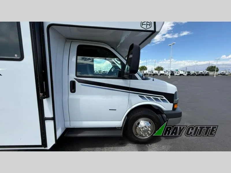 2027 Forest River Sunseeker 2350 LE - Photo 4