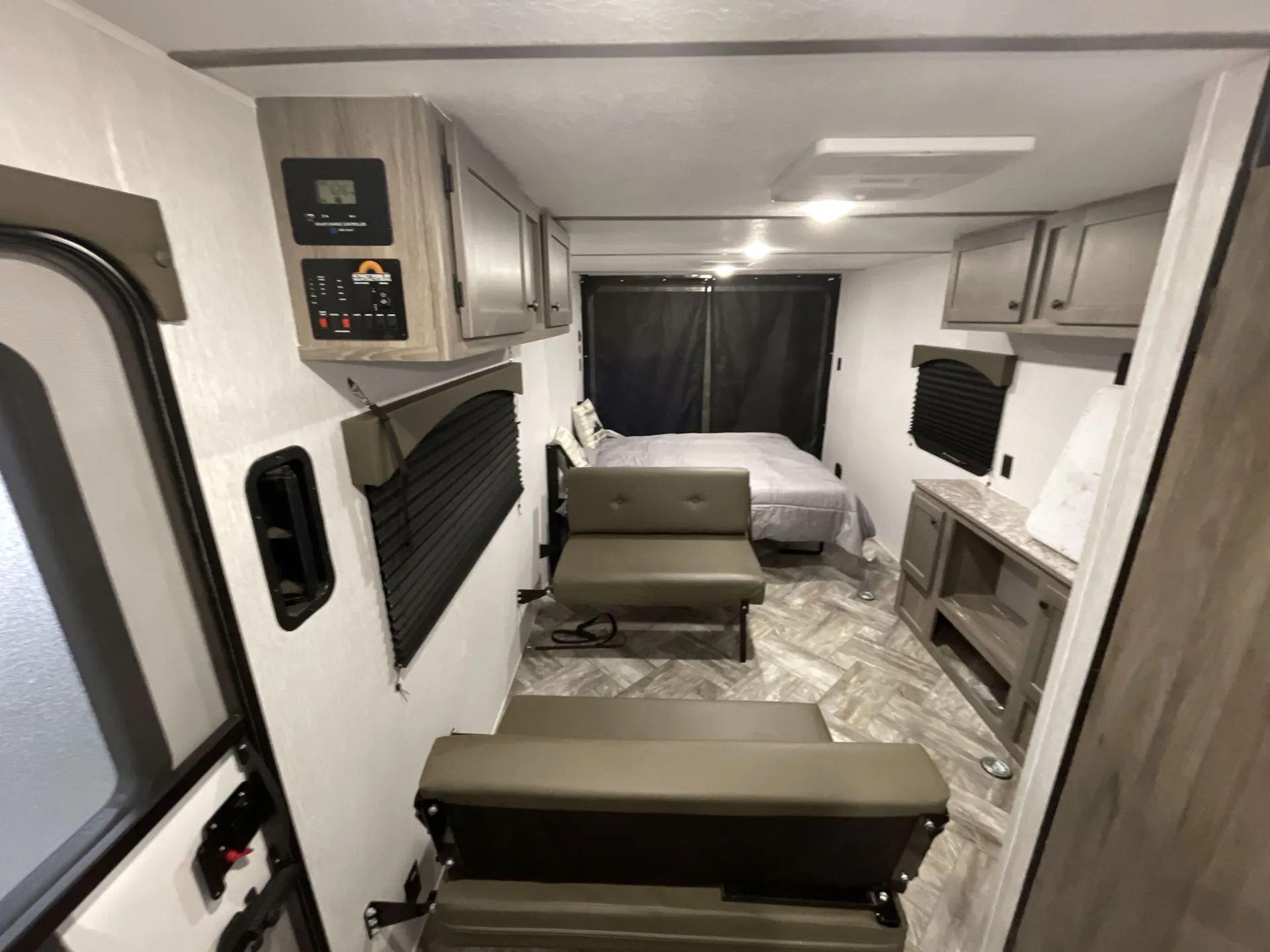 2024 sunset park rv Sun-Lite 24TH — living area main