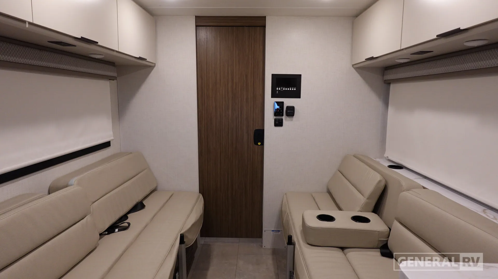 2026 Thor Motor Coach Pasadena SE SX19 Chevy - Photo 3