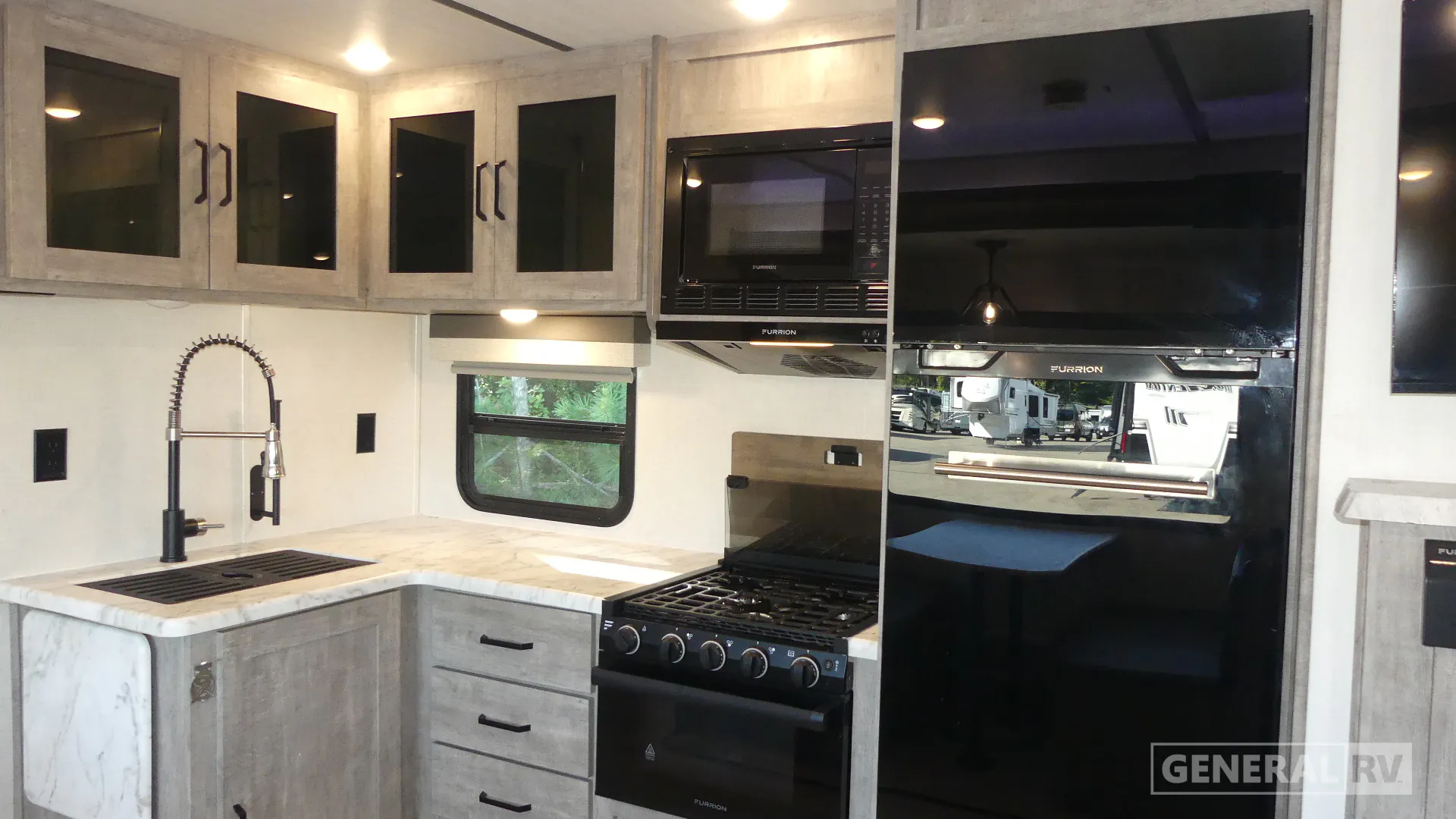 2023 Forest River Grand Surveyor 267RBSS — Photo 6