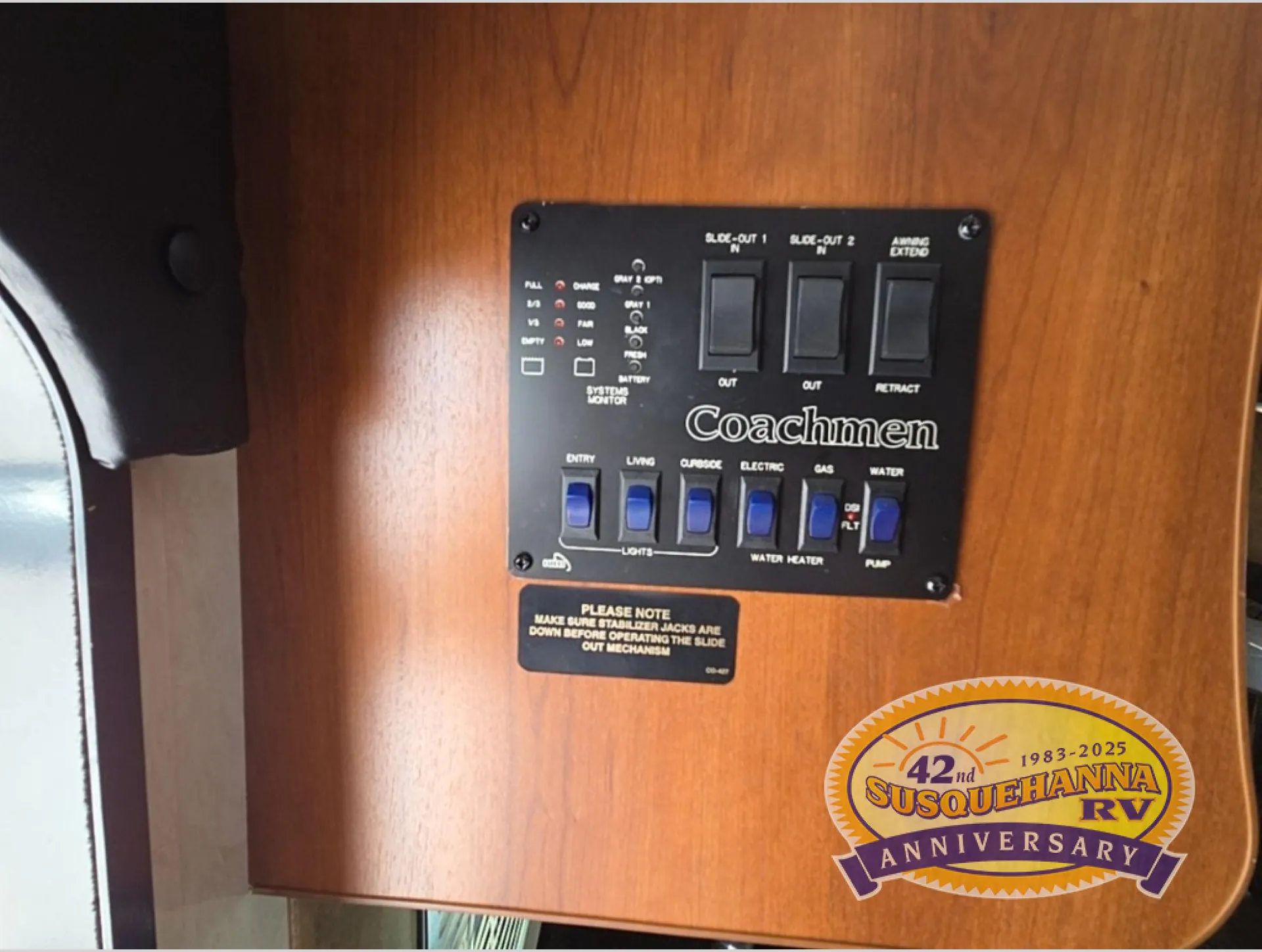 2014 Coachmen RV Freedom Express 312BHDS - Photo 2