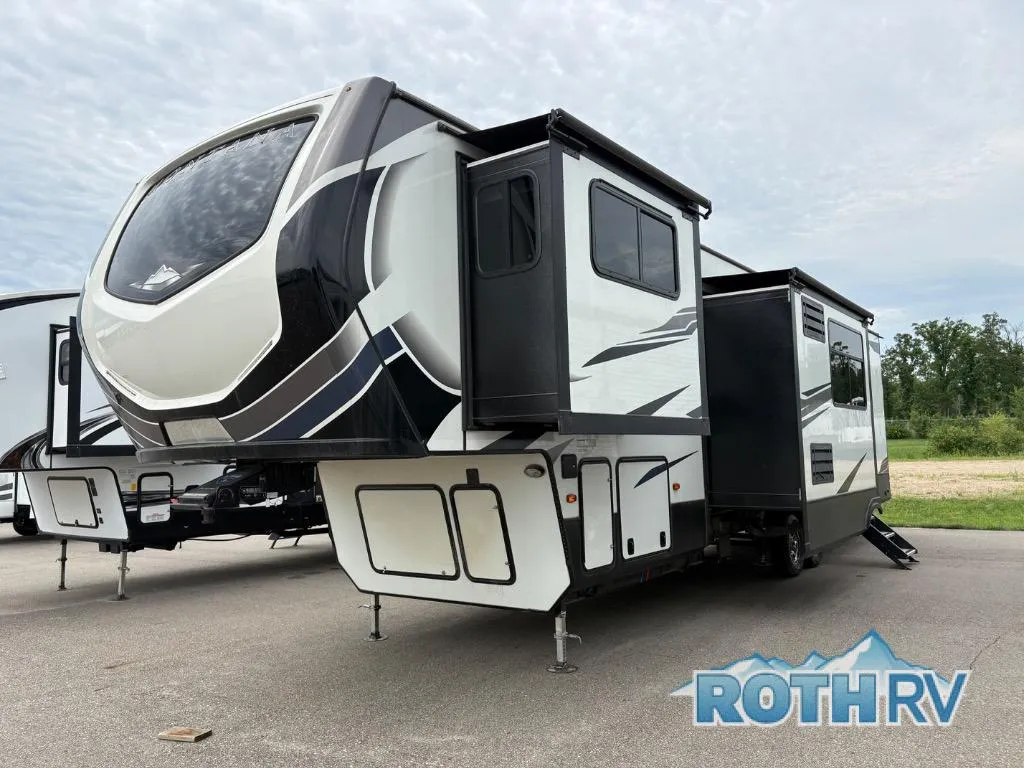 2021 Keystone Montana High Country 376FL - Photo 4