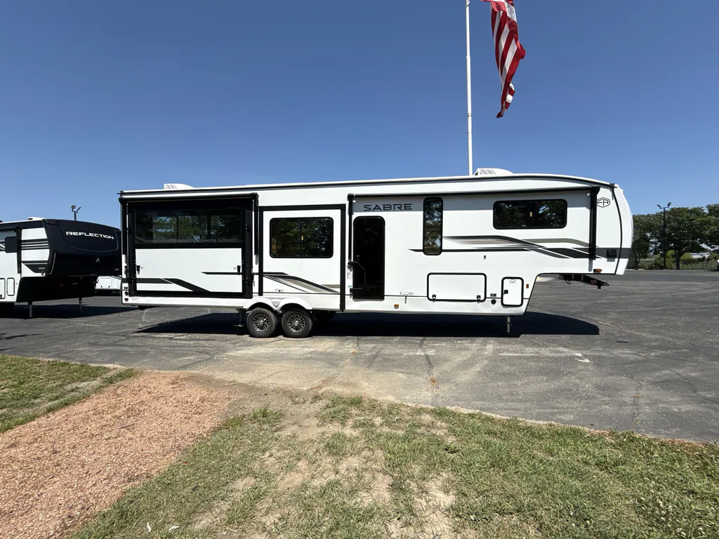 2025 Forest River Sabre 33RLP, Photos photo 5