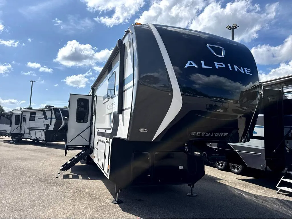 2026 Keystone Alpine Avalanche Edition 381DL - Photo 2