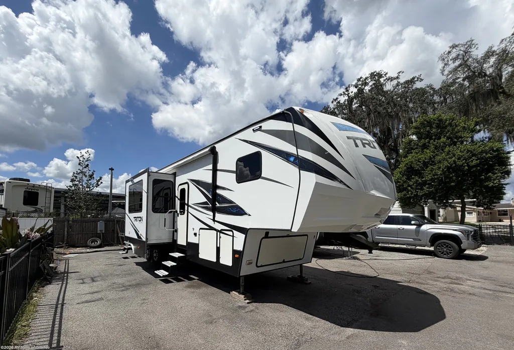2018 Dutchmen Voltage Triton 3551, Photos photo 14