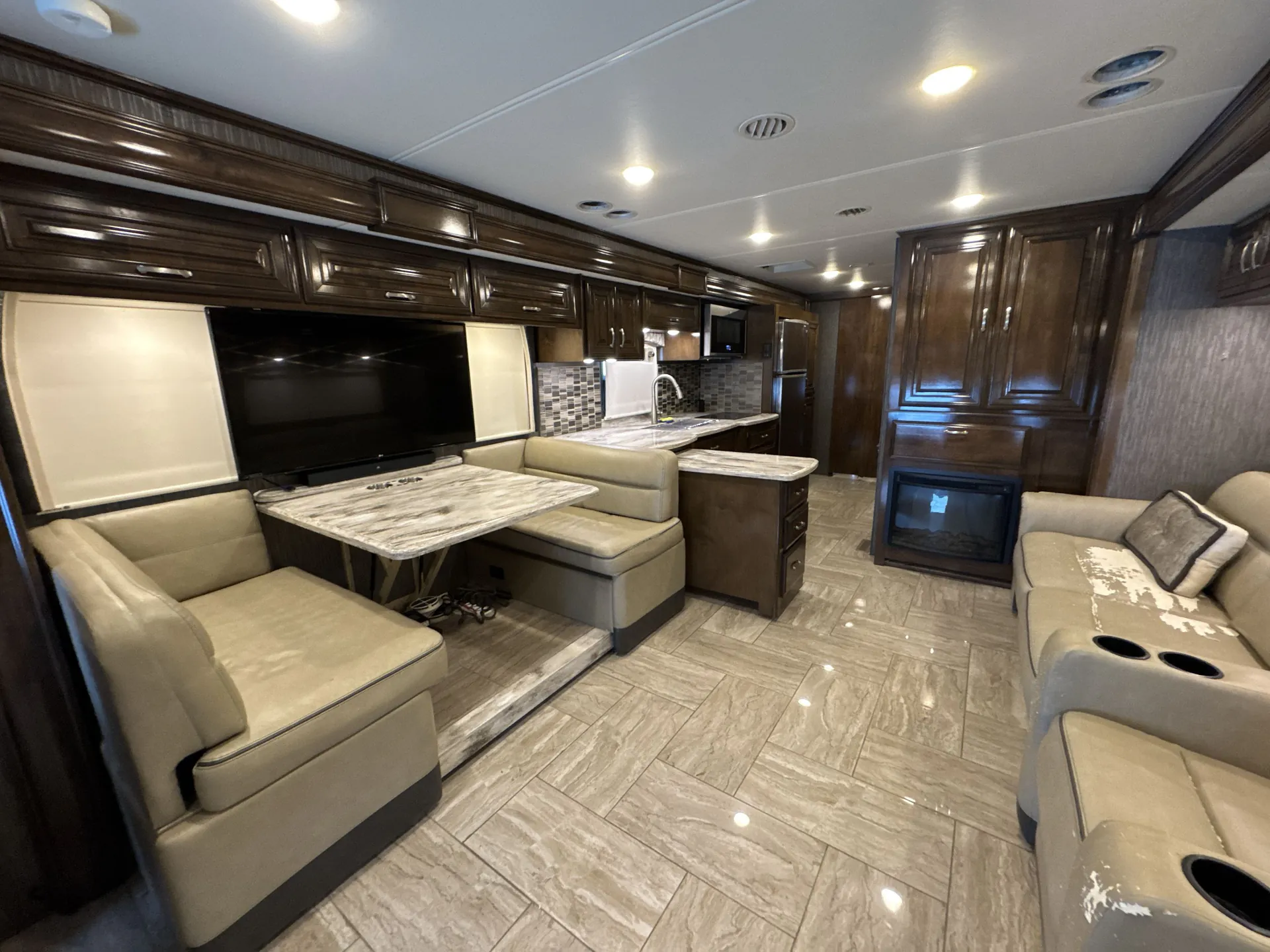 2019 Thor Motor Coach Aria 3902 — living area main