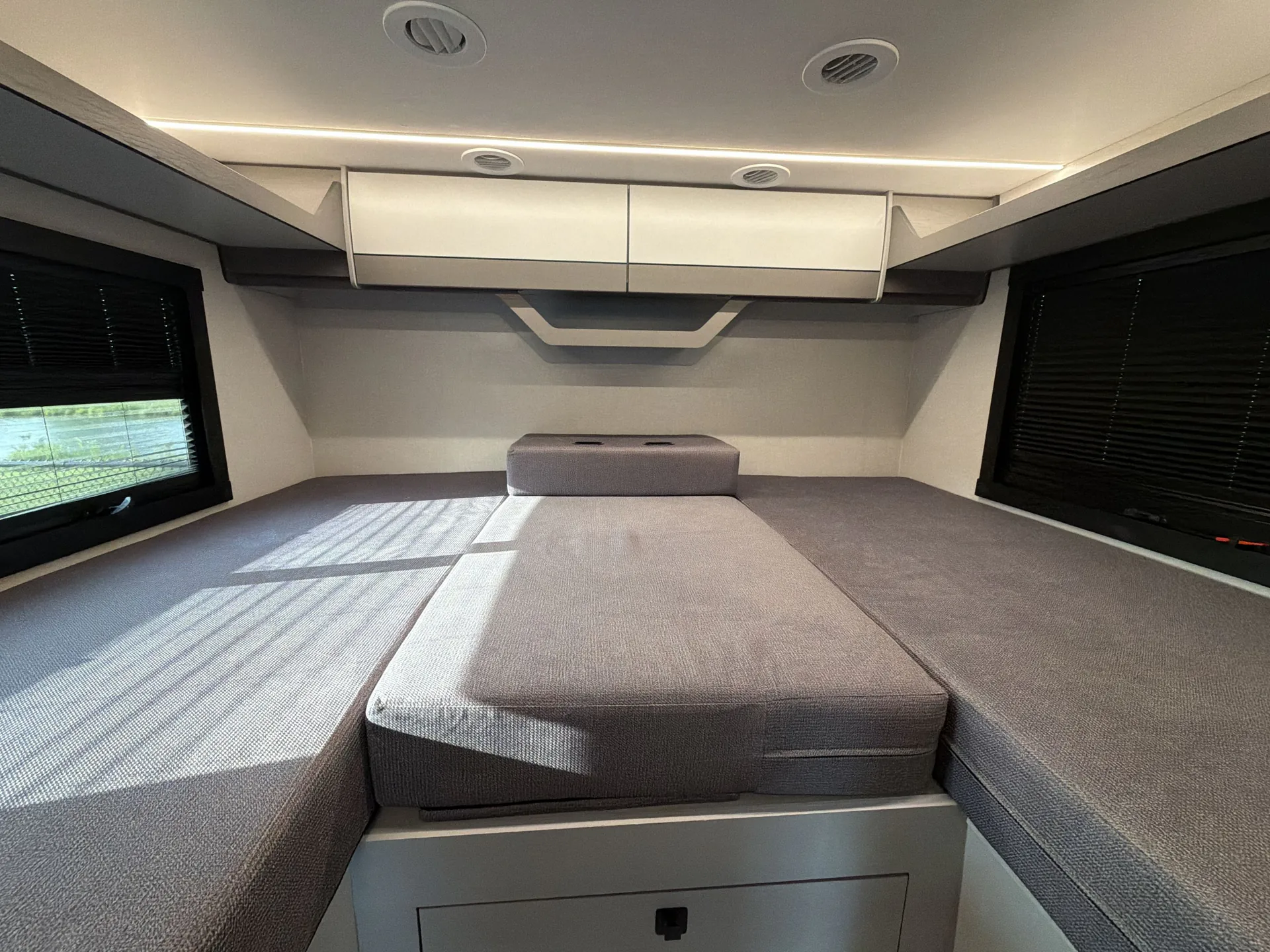 2025 Coachmen Euro 25TB - Photo 4