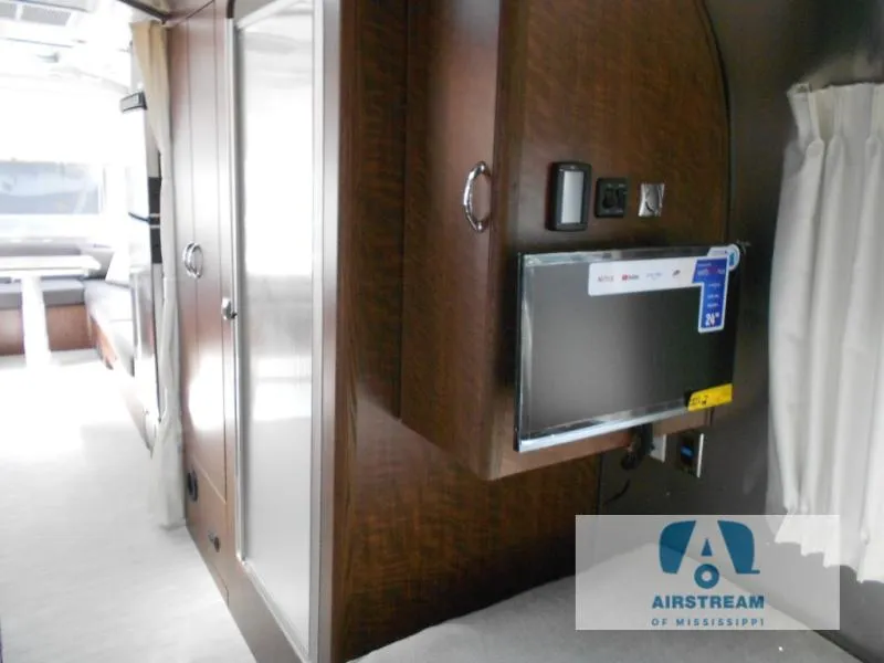 2026 Airstream Globetrotter 27FB - Photo 4