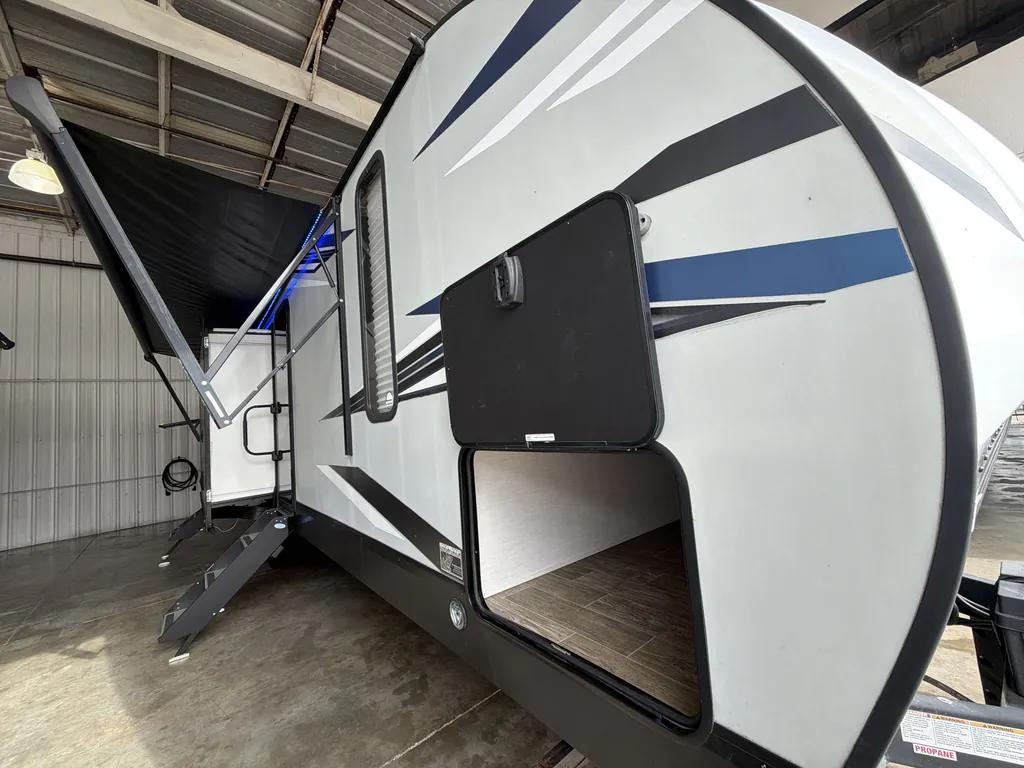 2021 Forest River Cherokee Alpha Wolf 33BH-L, Photos photo 5