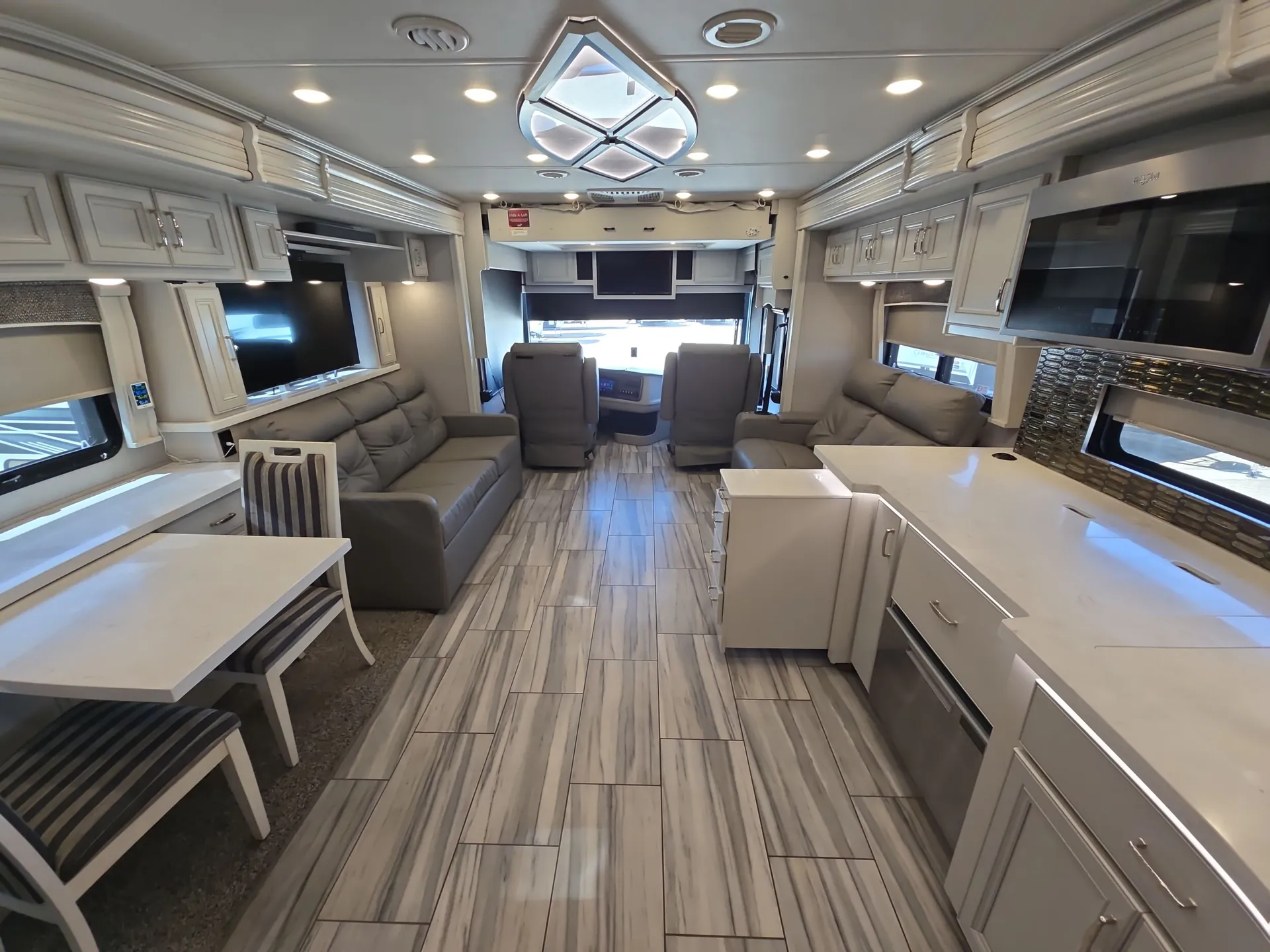 2023 Holiday Rambler Endeavor 38W — living area main