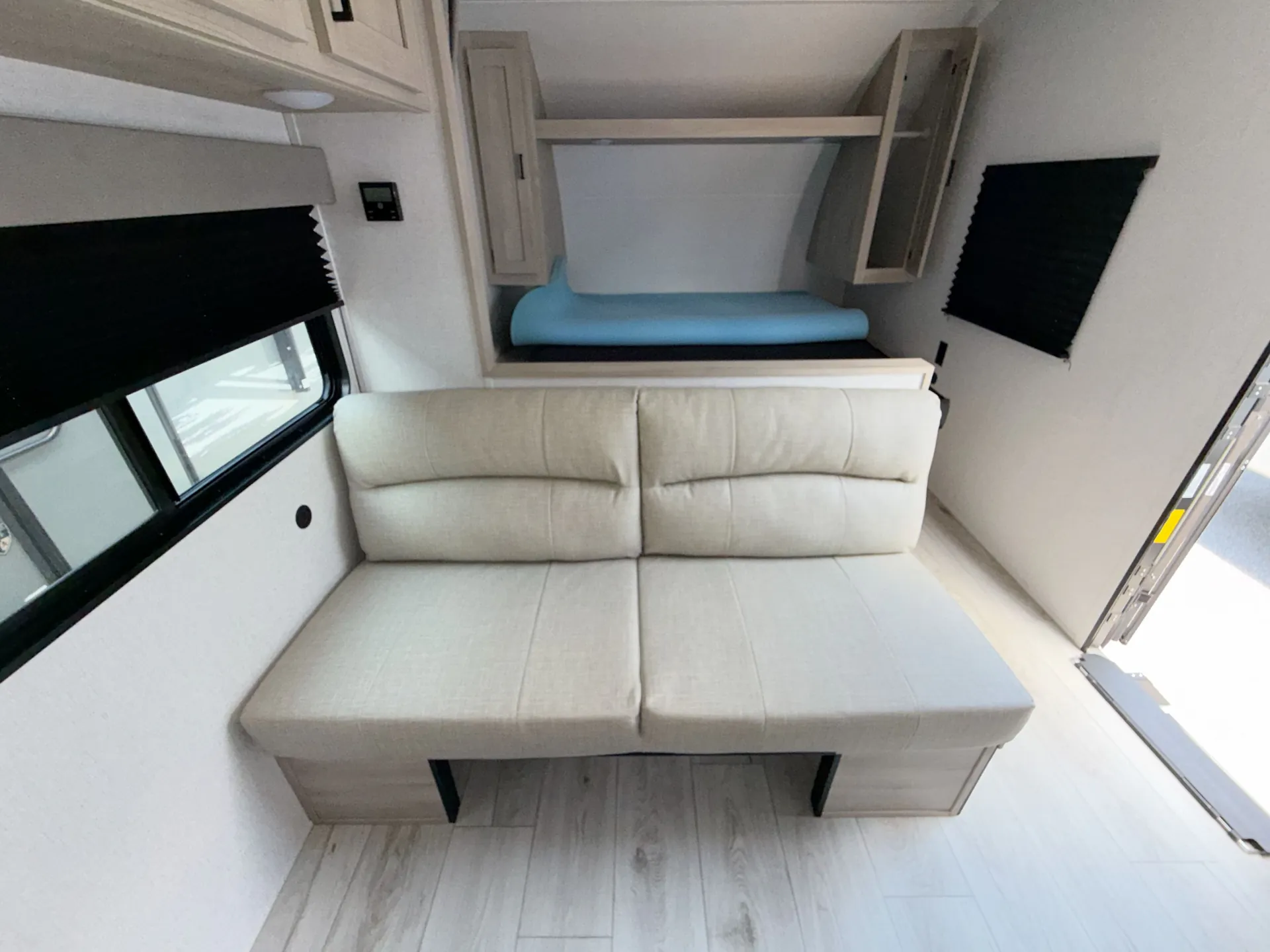 2025 East to West Della Terra LE 260BHLE — living area main