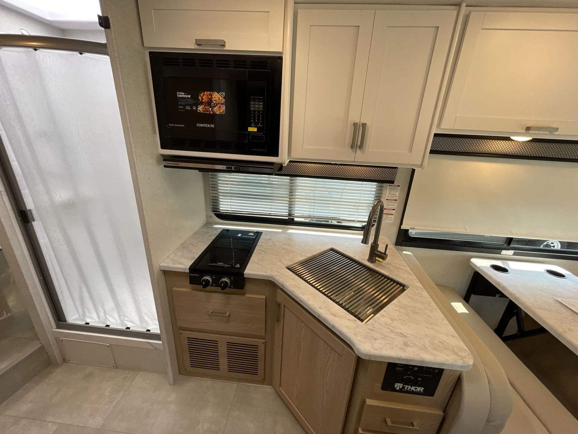 2026 Thor Motor Coach Freedom Elite 28HZ — living area main