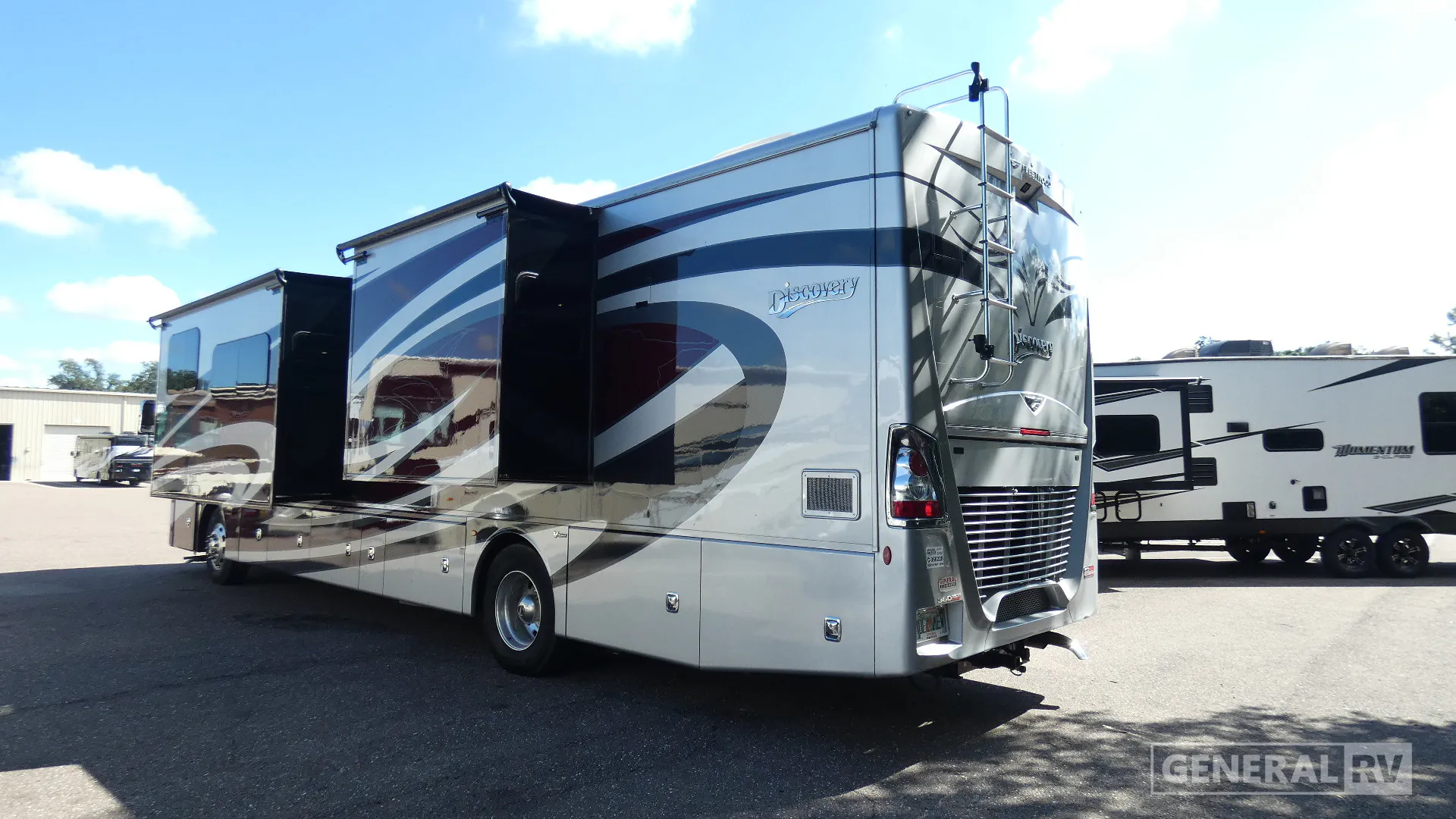 2024 Fleetwood Discovery 38W - Photo 4