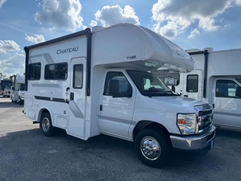 2026 Thor Motor Coach Chateau 19Z - Photo 2