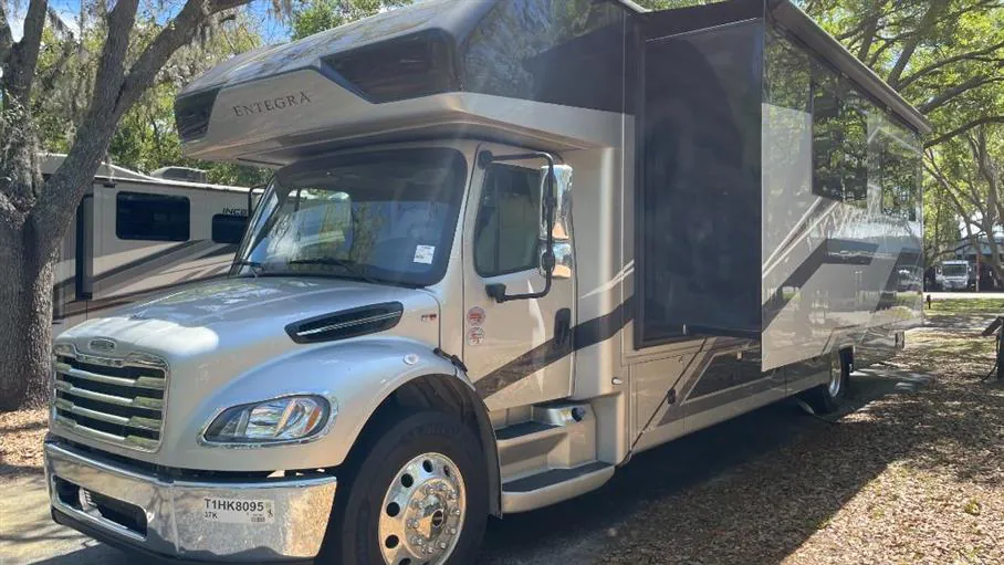 2026 Entegra Coach Accolade 37K, Photos photo 3