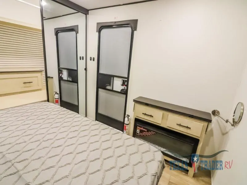 2026 Shasta RVs Shasta 34UBH - Photo 4