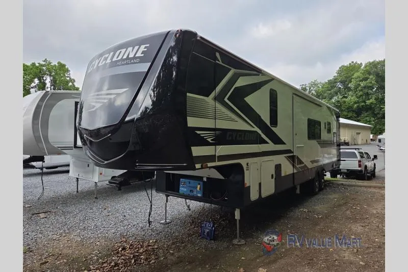 2026 Heartland Cyclone 3511 - Photo 3