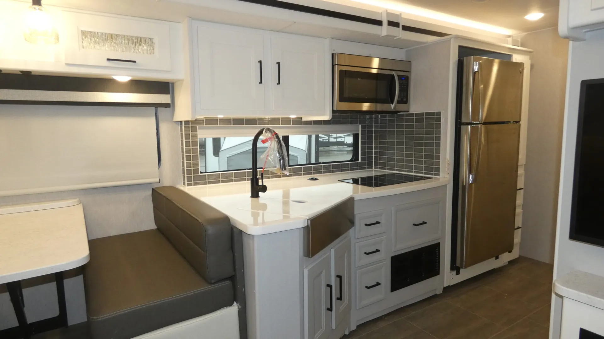 2023 Coachmen Sportscoach SRS 354QS - Photo 4