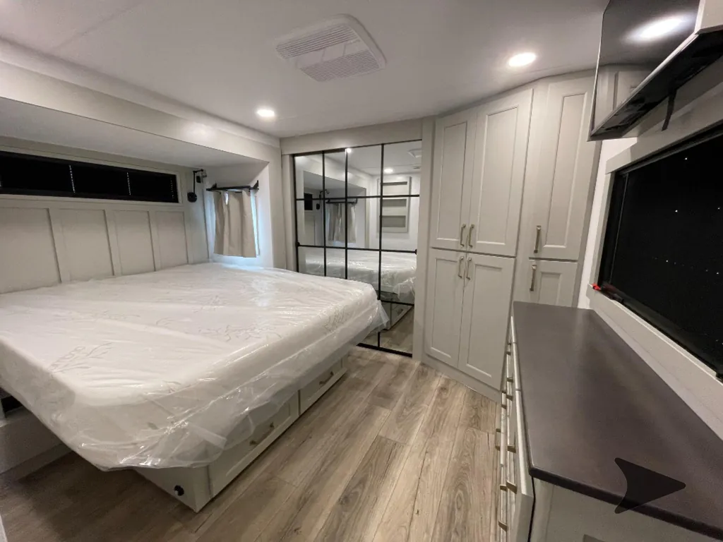 2026 Brinkley Model G 3520, Photos photo 32