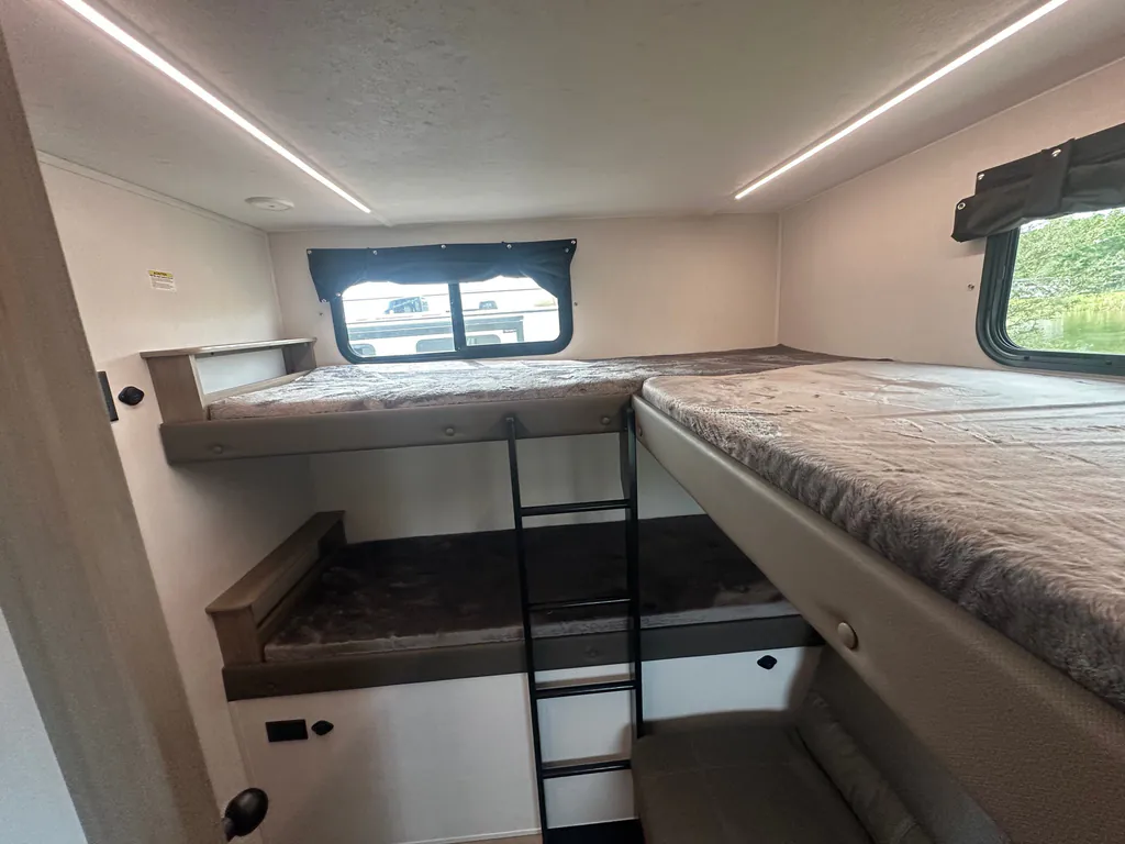 2026 Coachmen Freedom Express Select 30SE, Photos photo 43