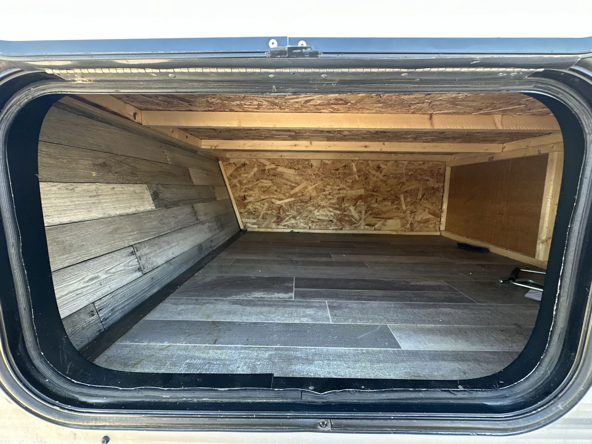 2021 CrossRoads Zinger Lite 18RD — living area main