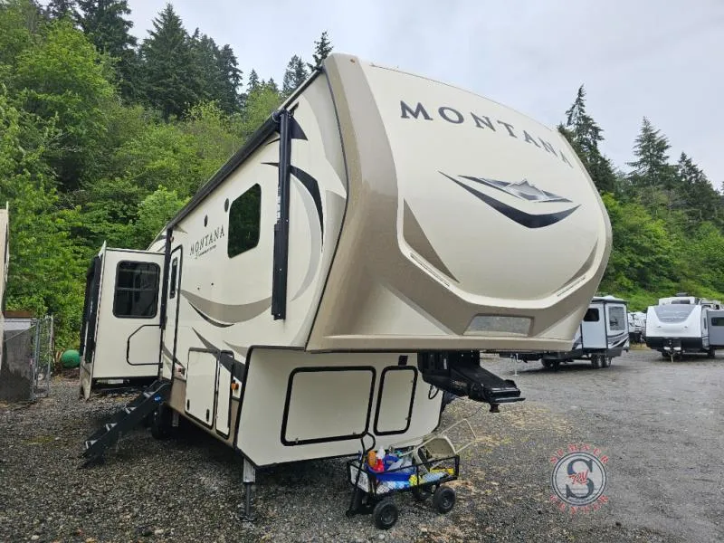 2019 Keystone Montana 3120RL - Photo 2
