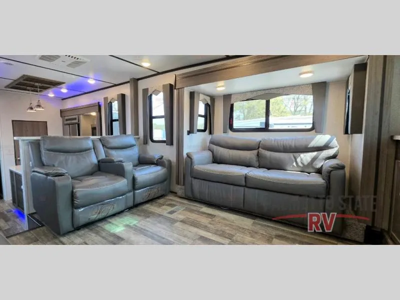 2021 CrossRoads Volante 3851FL - Photo 3