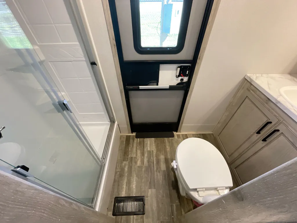 2023 Keystone Avalanche 390DS, Photos photo 24