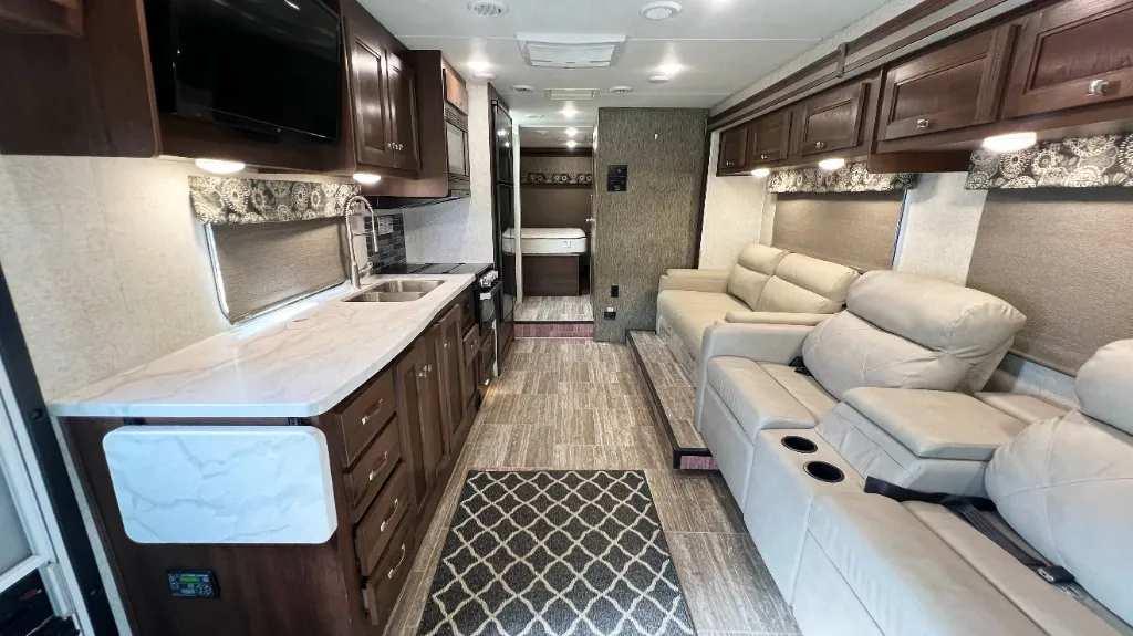 2018 Forest River Sunseeker 3010DS - Photo 4