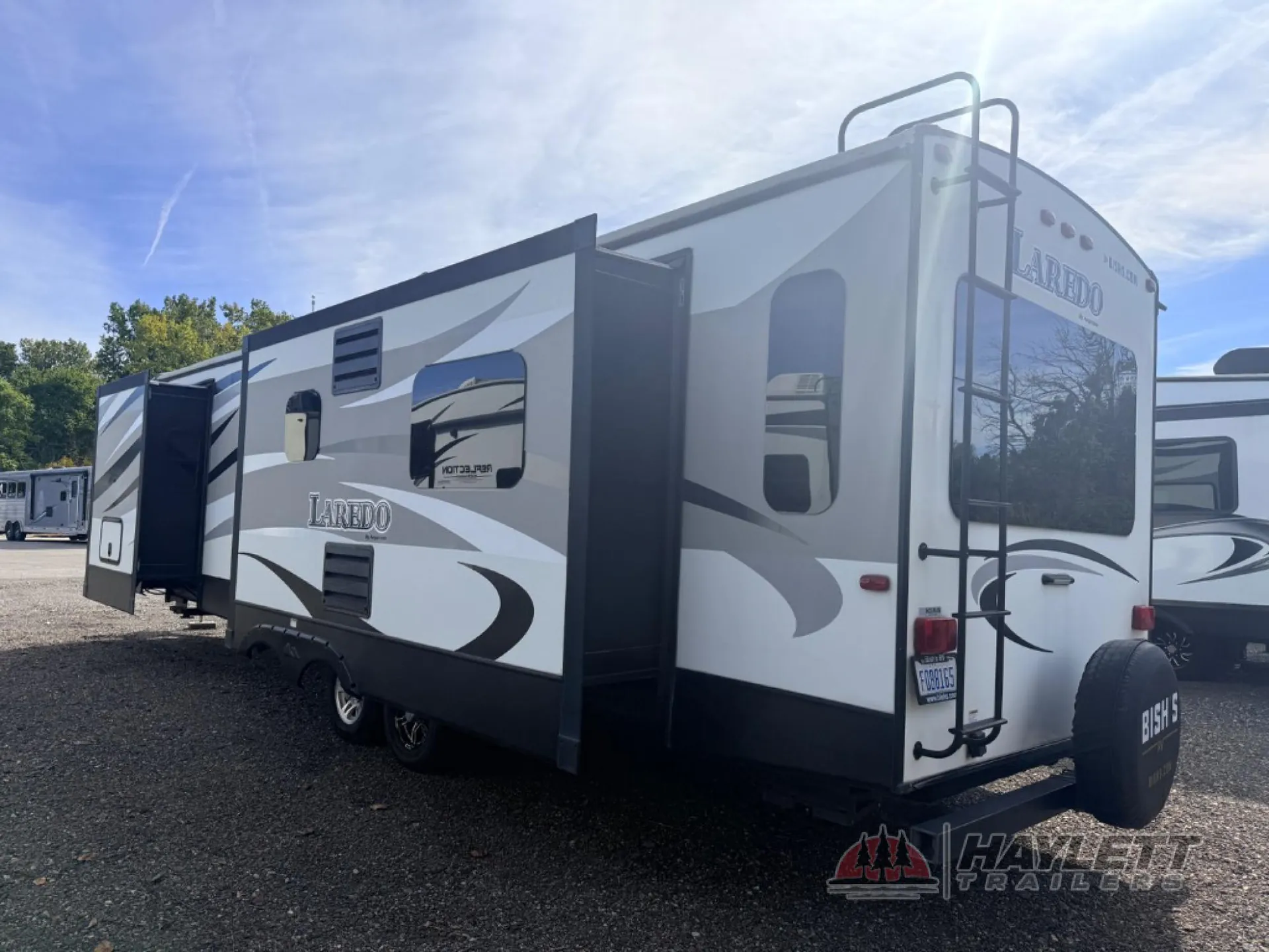 2017 Keystone Laredo 330RL - Photo 4