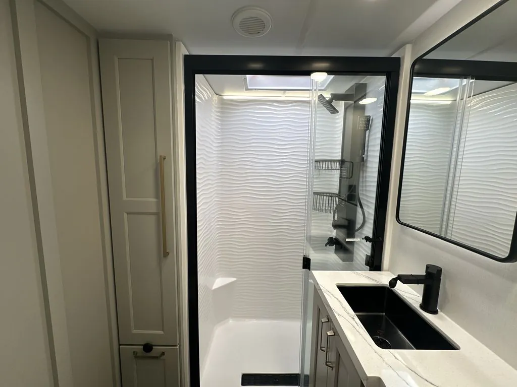 2026 Brinkley Model G 4100, Photos photo 23