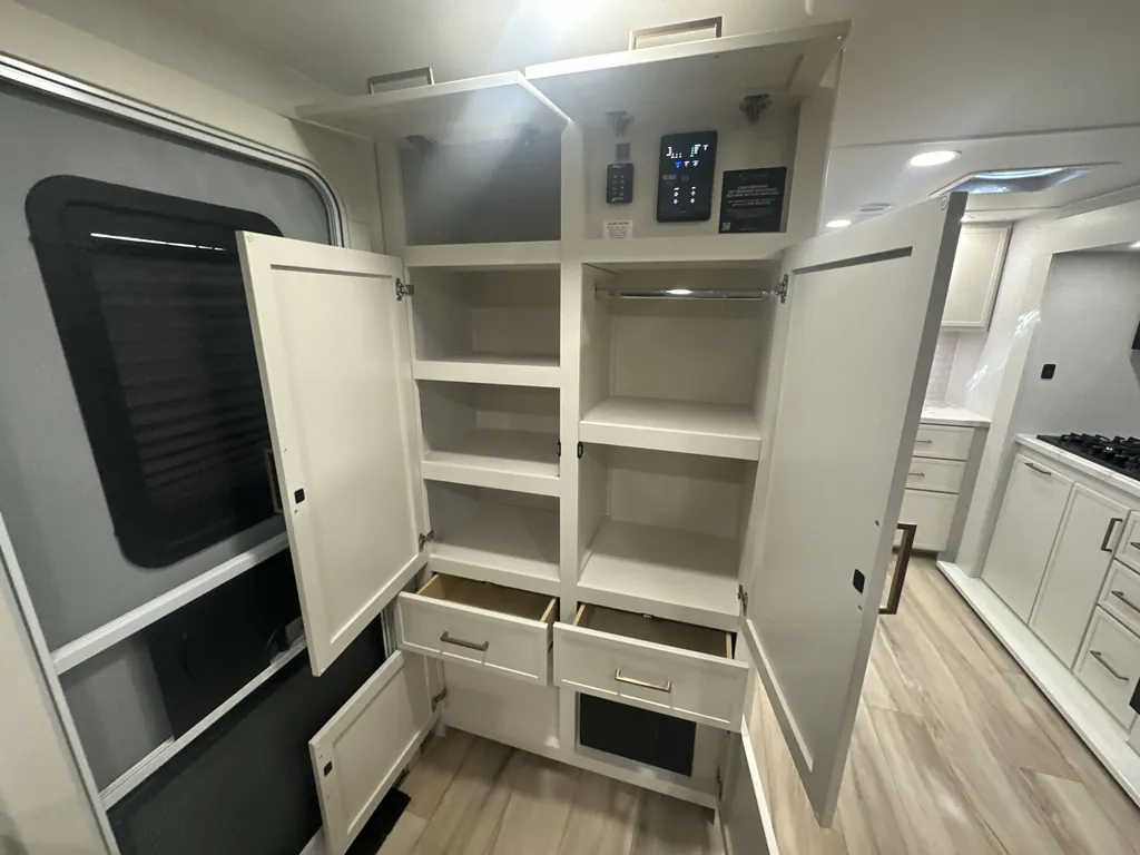 2026 Brinkley Model Ix 23X, Photos photo 12