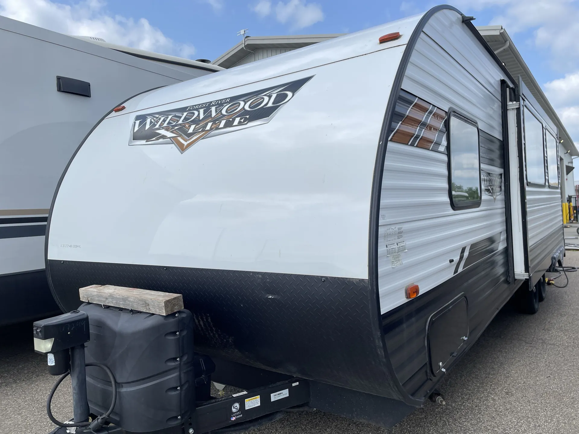 2020 Forest River Wildwood 263BHXL — off campside