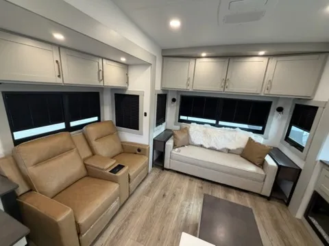 2026 Brinkley Model Z 3600, Photos photo 7