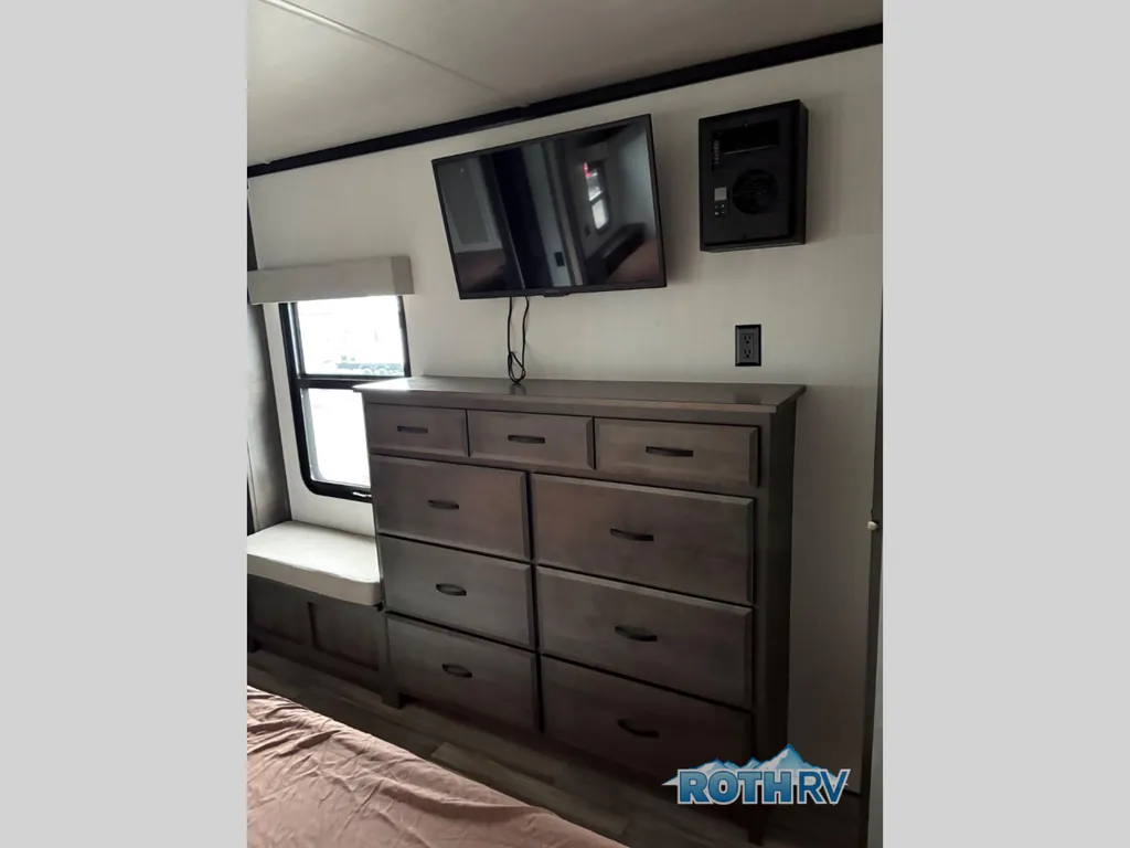 2022 Forest River Cedar Creek Champagne Edition 38EL, Photos photo 19