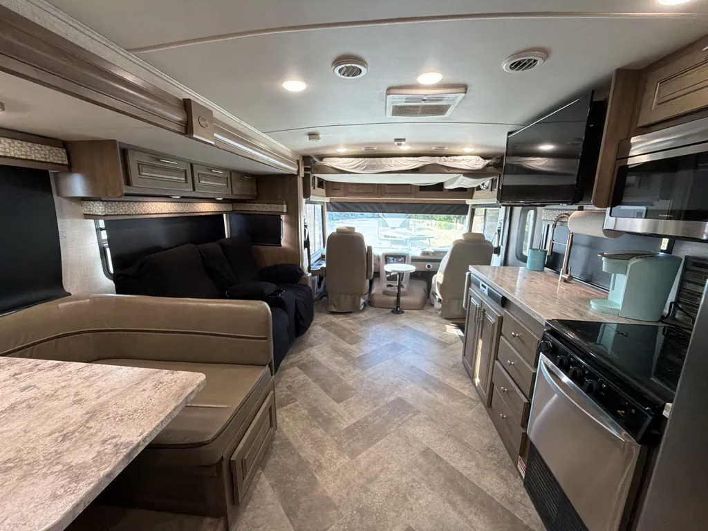2021 Forest River Georgetown 5 Series GT5 36B5, Photos photo 3