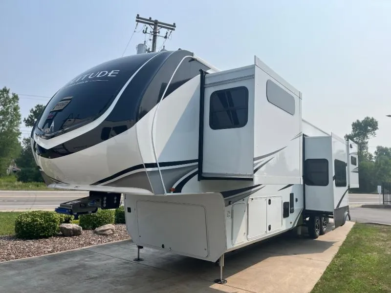 2026 Grand Design Solitude 390RK - Photo 3